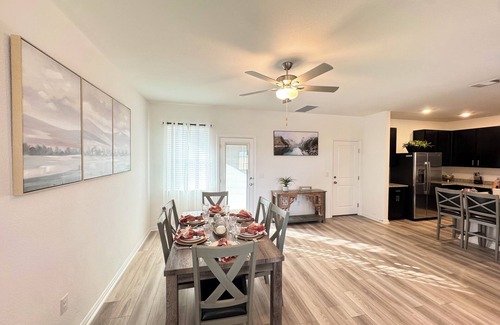 Del Valle House | Modern 4BR New Home w Luxury Touches