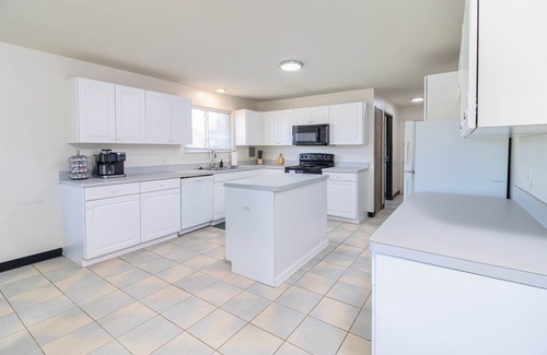 New Baltimore House | Modern 4BR Ranch Getaway – Convenient & Cozy