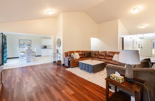New Baltimore House | Modern 4BR Ranch Getaway – Convenient & Cozy