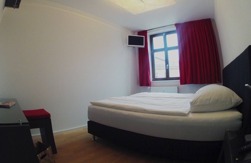 Nauener Vorstadt Villa | Modern 4p Apartment on Holy See
