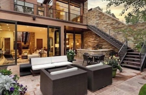 Knollwood House | Modern 5 Bedroom Aspen Core, Walt to Everything!
