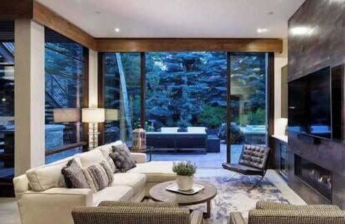 Knollwood House | Modern 5 Bedroom Aspen Core, Walt to Everything!