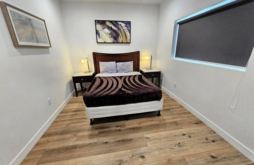 East Hollywood Hotel | Modern 5-Bedroom Hollywood Escape and Exclusive Stay with AC, WiFi & Parking