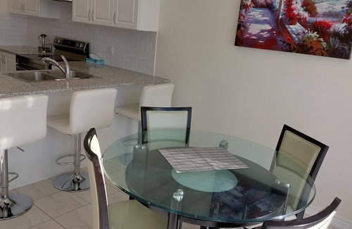 Barrie House | Modern 5-bedroom house close to Ski and Forest Trails