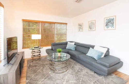 Miami Shores House | Modern 5 Bedroom Miami Home, 15 Min. to the Beach!