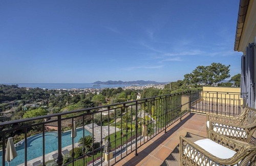 Vallauris Villa | Modern 5 bedroom villa with sea view and huge swimming pool, Cannes