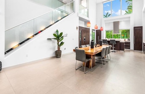 Coral Gables Villa | Modern 5 Bedroom Villa with Pool and Game Room !