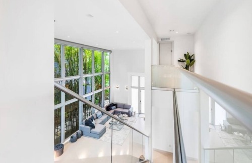 Coral Gables Villa | Modern 5 Bedroom Villa with Pool and Game Room !