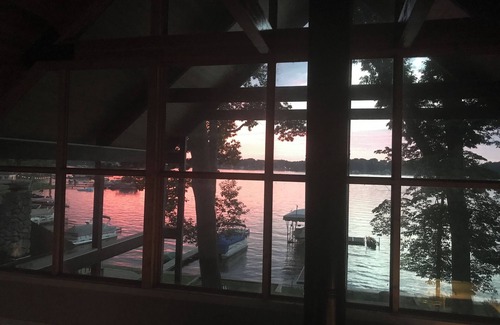 Sister Lakes House | Modern 5-BR home on Magician lake - space for family fun, swimming & sunsets