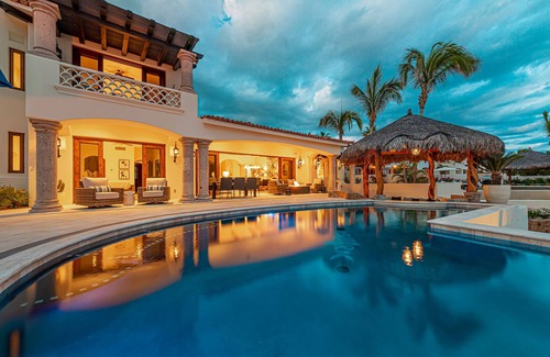 Buzzards House | Modern 5bd Villa in a Beachfront community with private pool and jacuzzi