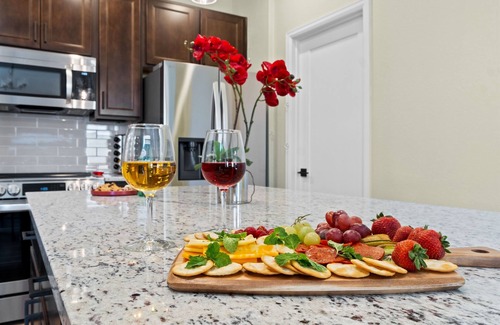 Superior House | Modern 5BR Getaway, Hot Tub, Game Room, Fireplace,Grill & Pet-Friendly Stay