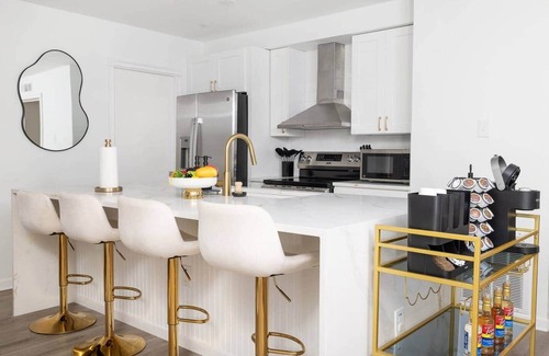 North San Antonio - SAT House | Modern 5BR Home Deck, Games & Family Retreat