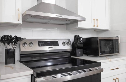 North San Antonio - SAT House | Modern 5BR Home Deck, Games & Family Retreat