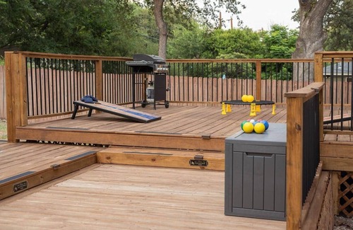 North San Antonio - SAT House | Modern 5BR Home Deck, Games & Family Retreat