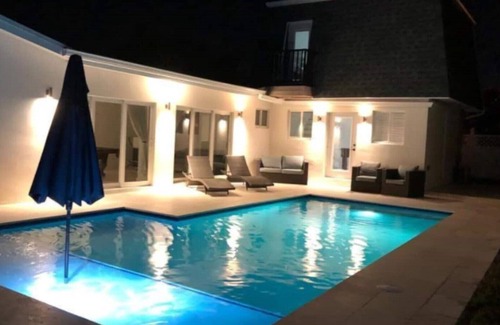 The Roads Villa | Modern 5BR Mansion Minutes Away from Miami Beach