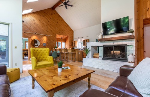 Stratton Mountain House | Modern 5BR VT home minutes to Stratton w/Sauna