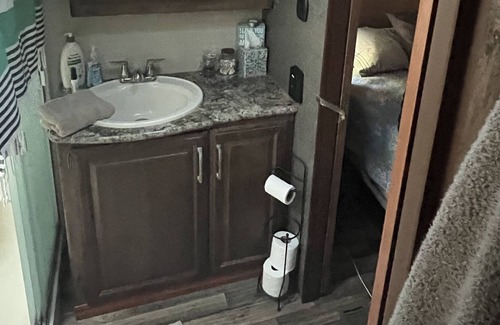Gilbert RV Rental | Modern 5th Wheel Camper in Siesta Cove Campground