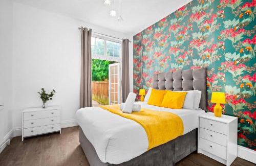 Birmingham House | Modern 6-Bedroom Home - Sleeps 12 - Parking - Garden 568P