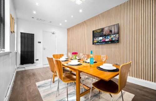Birmingham House | Modern 6-Bedroom Home - Sleeps 12 - Parking - Garden 568P