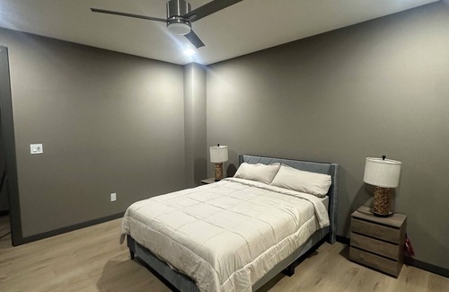 Cedar Crest House | Modern 6-Bedroom Stay Near Downtown Dallas, Zoo, Bishop Arts & Fair Park.