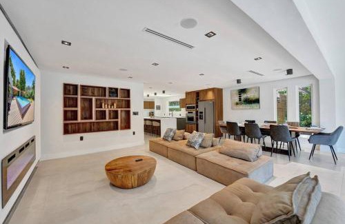 Fort Lauderdale Villa | Modern 6 Bedroom Oasis with Pool and Outdoor BBQ