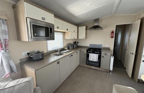 Pakefield Other | Modern 6 Berth Caravan With Free Wifi Nearby Pakefield Beach Ref 68028Cr