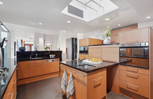 Bel Air House | Modern 6 BR Villa, with View and pool in Los Angeles