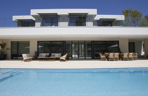 Santa Ponsa Villa | MODERN 6 SUITES-VILLA CLOSE TO THE BEACH. BIG POOL&GARDEN AND PLAY AREA