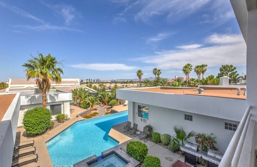Spring Valley Villa | Modern 7000sf Villa, Private Basketball/tennis Court Pool Sleeps 24