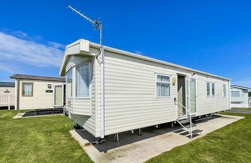 Winestead House | Modern 8 berth caravan at Sand le Mere park in Yorkshire ref 71024TV