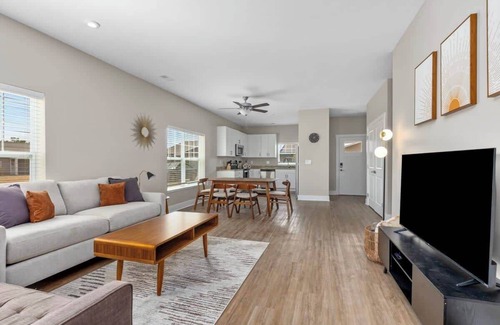 Grandville Apartment | Modern 8BR 8BA Condo w Garage and Patio