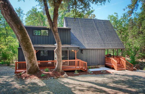 Yosemite Forks Cabin | Modern A-Frame next to a creek, minutes to Bass Lake and close to Yosemite