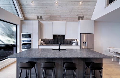 East Kootenay House | Modern A-Frame | Ski In | Hot Tub | Fernie Alpine Resort
