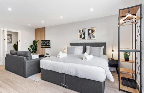 Southgate Green Apartment | Modern AC Studio, 20min to Central London
