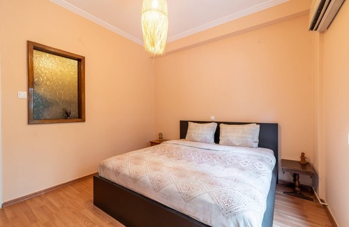 Ampelokipoi Apartment | Modern African-inspired flat