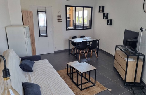 Saint-Cyprien Plage Apartment | Modern air-conditioned and well-equipped T2 apartment 200m from the beach