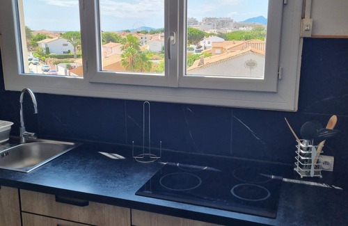 Saint-Cyprien Plage Apartment | Modern air-conditioned and well-equipped T2 apartment 200m from the beach