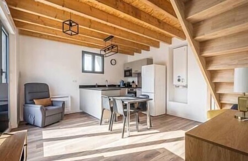 Centre Ville Apartment | Modern air-conditioned apartment with large terrace in central Pau