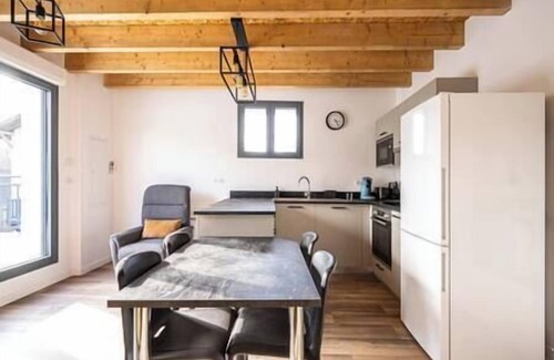 Centre Ville Apartment | Modern air-conditioned apartment with large terrace in central Pau