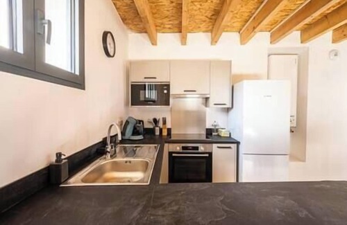 Centre Ville Apartment | Modern air-conditioned apartment with large terrace in central Pau