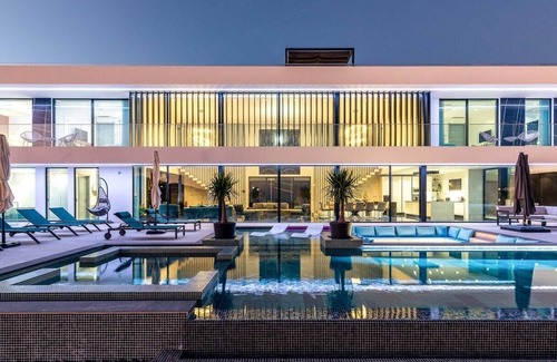 Alporchinhos Villa | Modern Algarve Villa Near Beaches With Pool