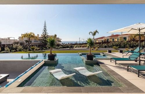 Alporchinhos Villa | Modern Algarve Villa Near Beaches With Pool