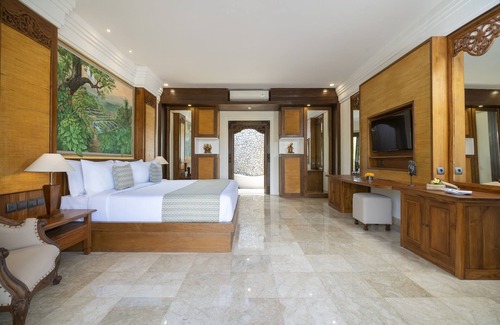 Ubud Resort | Modern and Balinese Style Beautiful Suite Room at Ubud