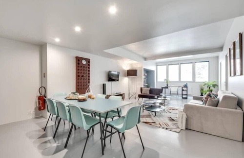 Quartier Sainte-Avoye Apartment | Modern and bright 2BD for 11 guests in Le Marais!