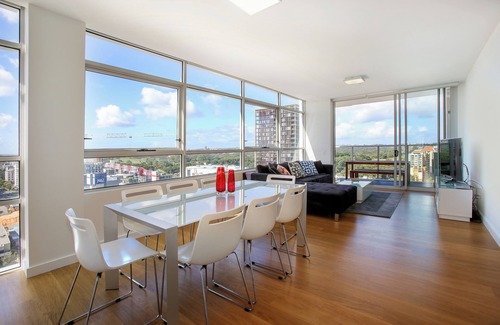Zetland Apartment | Modern and Bright 3BR Executive Apartment in Zetland with Views