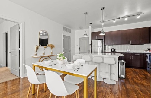 Frisco Apartment | Modern and Chic 2B near Legacy West Wi-Fi Fitnes
