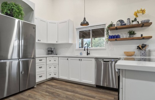 Southwest Village House | Modern and Classy 4 Bdrm In The Heart Of Old Town! Htd Pool