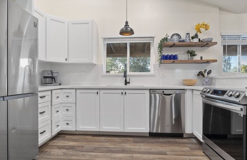 Southwest Village House | Modern and Classy 4 Bdrm In The Heart Of Old Town! Htd Pool