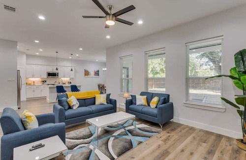 West Dallas House | Modern and Comfortable Home Close to Downtown