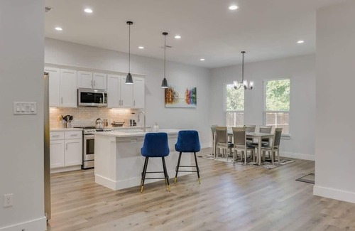 West Dallas House | Modern and Comfortable Home Close to Downtown